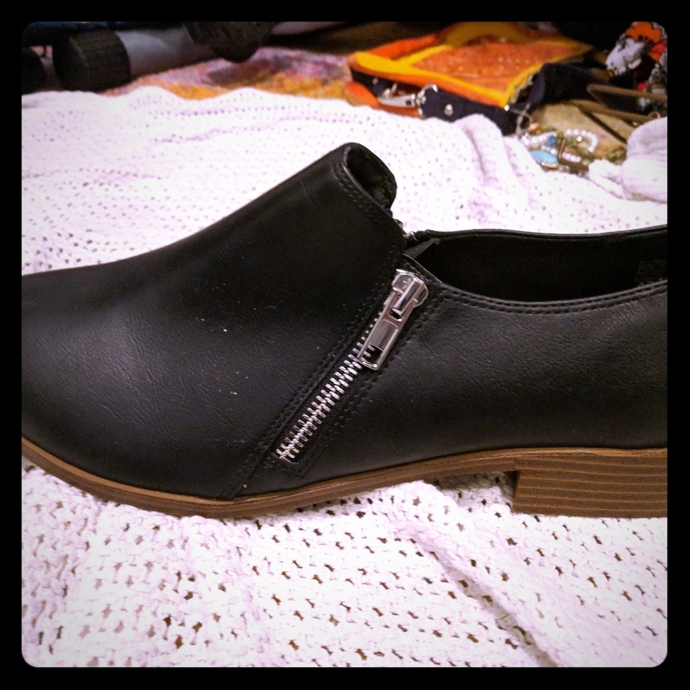 American Eagle Black Zip Clogs